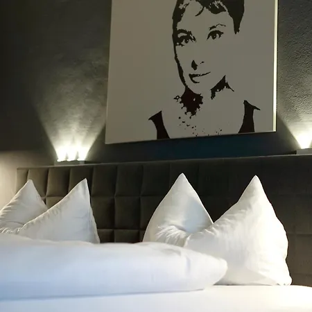 Hotel Muehldorf Отель Мюльдорф